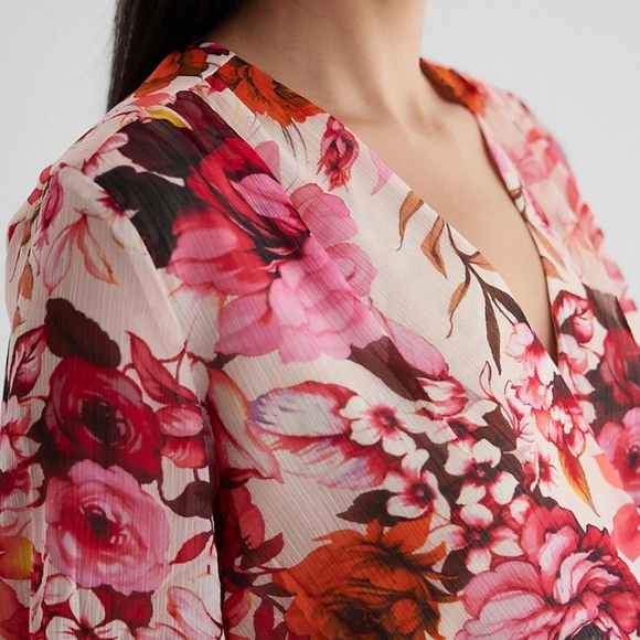 NWOT Express Pink Floral V-Neck Long Sleeve Faux Wrap Pleated Waist Top, XS - Picture 2 of 11